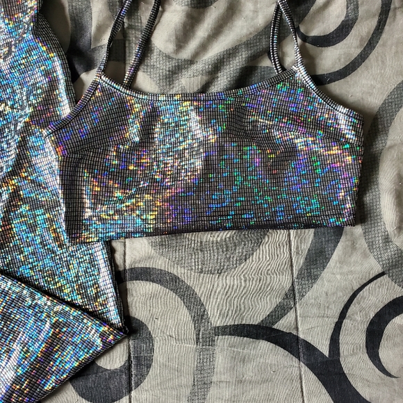 Fashion Nova holographic pant set - Picture 4 of 5